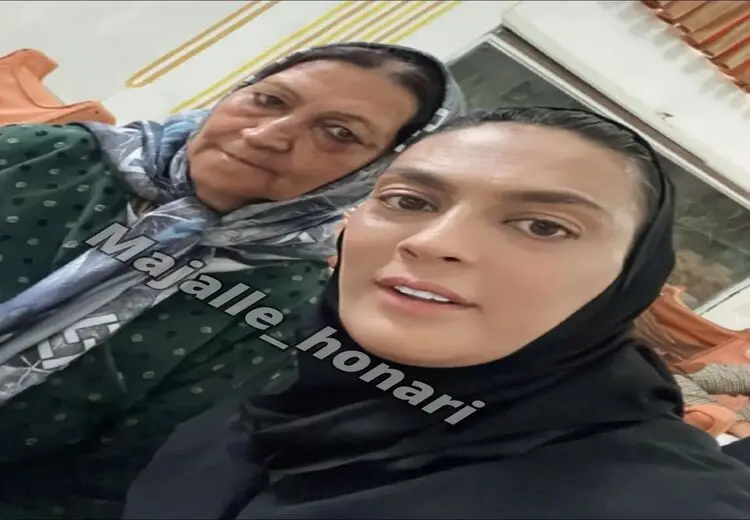 عکس قهرمان زن ووشوکار در کنار مادرش