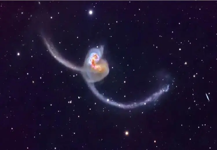 عکسی دیدنی از دوئل کهکشان‌ها