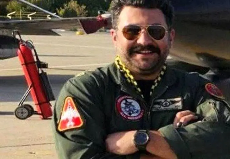 تصویر خلبان شهیدشده نیروی هوایی حین پرواز آموزشی شبانه