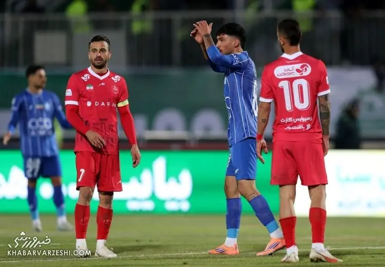 حمله طرفداران استقلال به سروش رفیعی