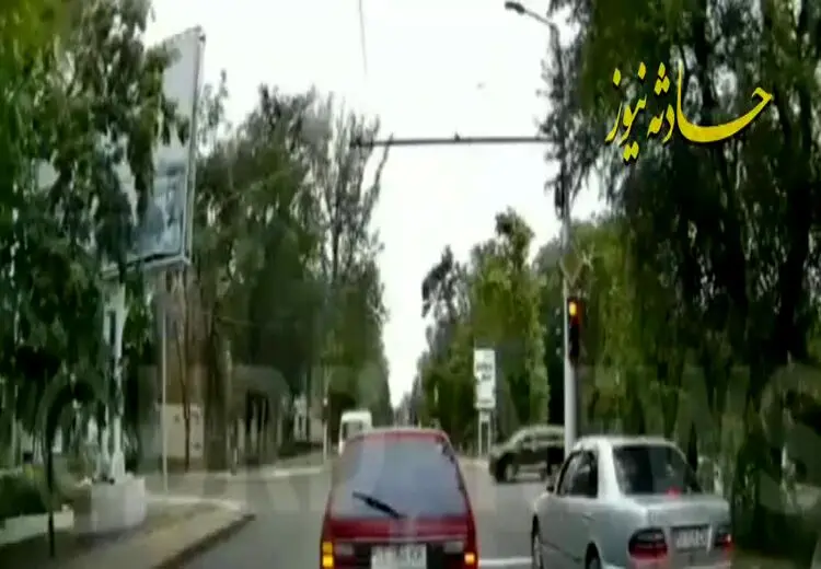 لحظه چپ‌کردن آمبولانس پس از تصادف!