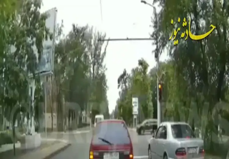 لحظه چپ‌کردن آمبولانس پس از تصادف!