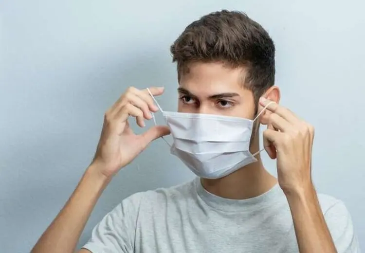 این روزها به خاطر کرونا ماسک بزنیم یا نزنیم؟
