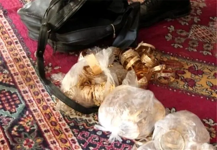 سرقت طلا توسط زن و شوهر مسافرکش !
