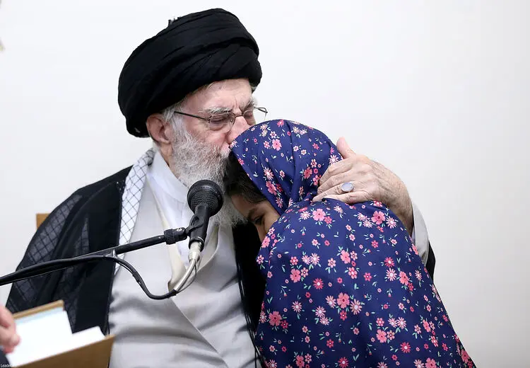 دیدار رهبر انقلاب با خانواده شهدای حمله اسراییل به ایران