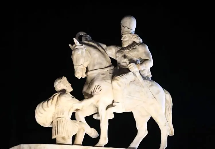 مجسمه «والرین» در ورودی فرودگاه مهرآباد مستقر می‌شود