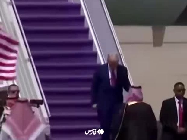 استقبال بن‌سلمان از ترامپ پای هواپیما!