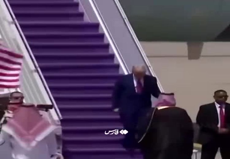 استقبال بن‌سلمان از ترامپ پای هواپیما!