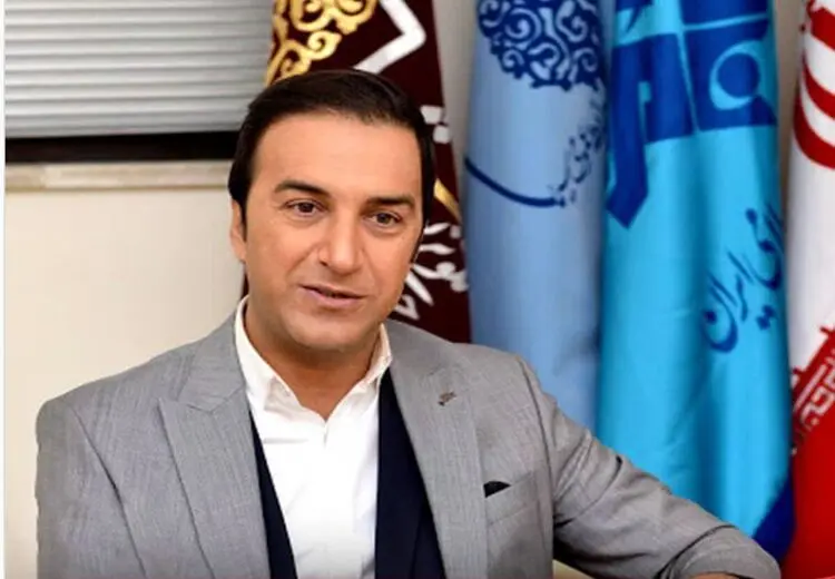 حمله مجری سابق تلویزیون به گزارشگر بازی استقلال - فولاد