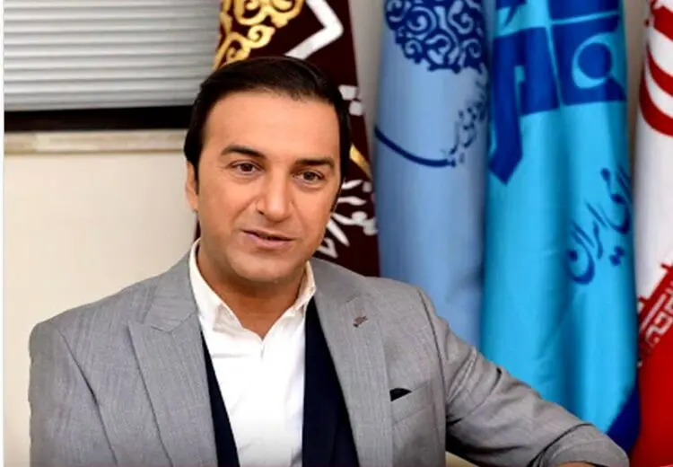 حمله مجری سابق تلویزیون به گزارشگر بازی استقلال - فولاد