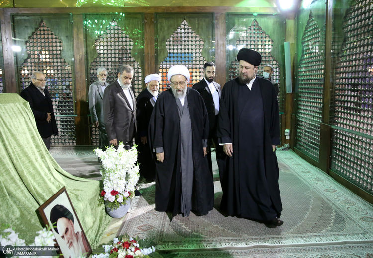 تصاویر حضور  اعضای مجمع تشخیص مصلحت در مرقد امام خمینی