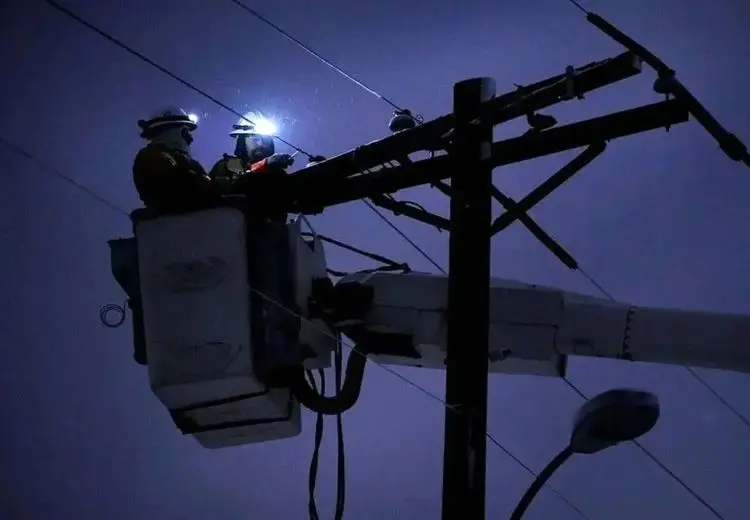 وزیر نیرو: تاسیسات تأمین آب و برق خسارت دید