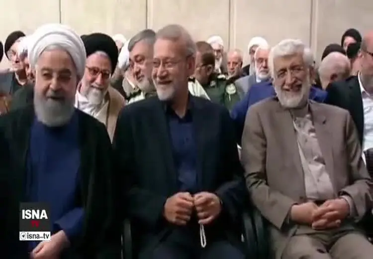 وایرال شدن واکنش حسن روحانی به احوالپرسی سعید جلیلی در مراسم تنفیذ/ فیلم

​