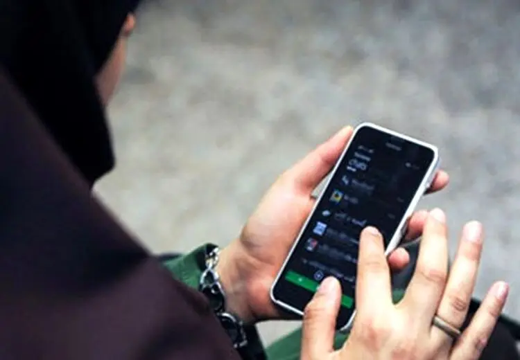استفاده از موبایل چطور باعث احساس فرسودگی و خستگی مفرط می‌شود؟