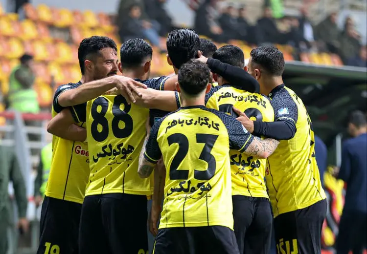 سپاهان با خم کردن فولاد صدر را پس گرفت