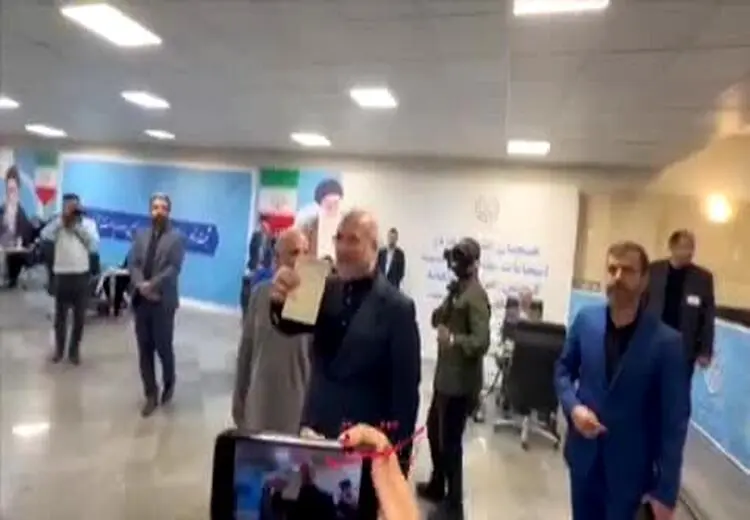 سکدت و لبخند قالیباف به سوال خبرنگاران درباره تکلیف رییس مجلس‌ بودنش/ فیلم 