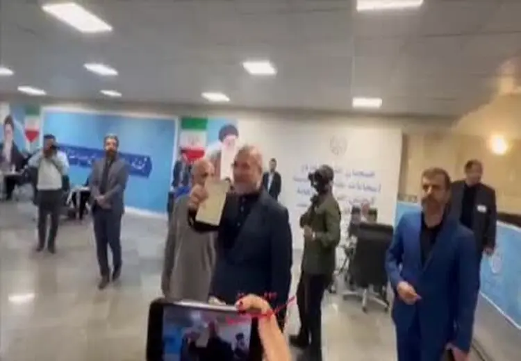 سکدت و لبخند قالیباف به سوال خبرنگاران درباره تکلیف رییس مجلس‌ بودنش/ فیلم 