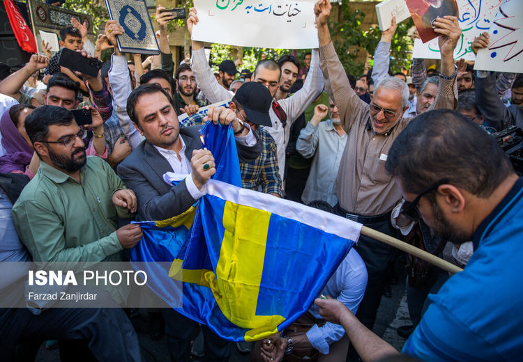 پرتاب تخم مرغ به سفارت سوئد در تهران