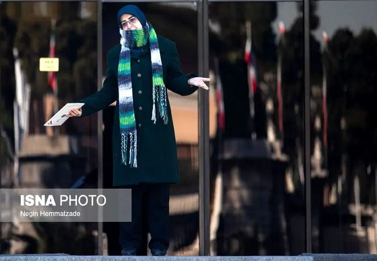 ژست خاص سخنگوی دولت در حیاط پاستور