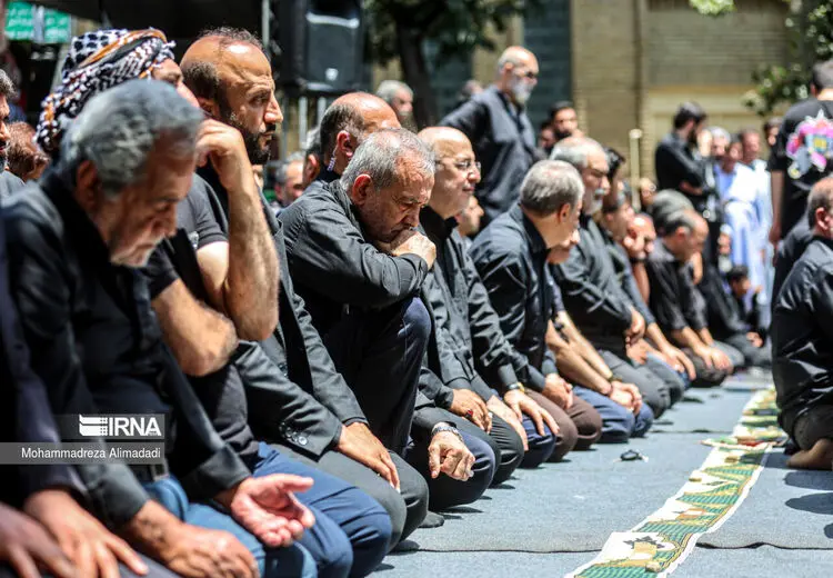 تصاویری از رییس جمهور منتخب در جمع عزاداران ظهر عاشورا