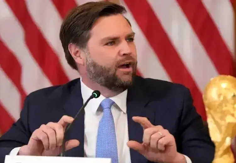 موضع معاون ترامپ درباره تحرکات نظامی در نزدیکی ایران